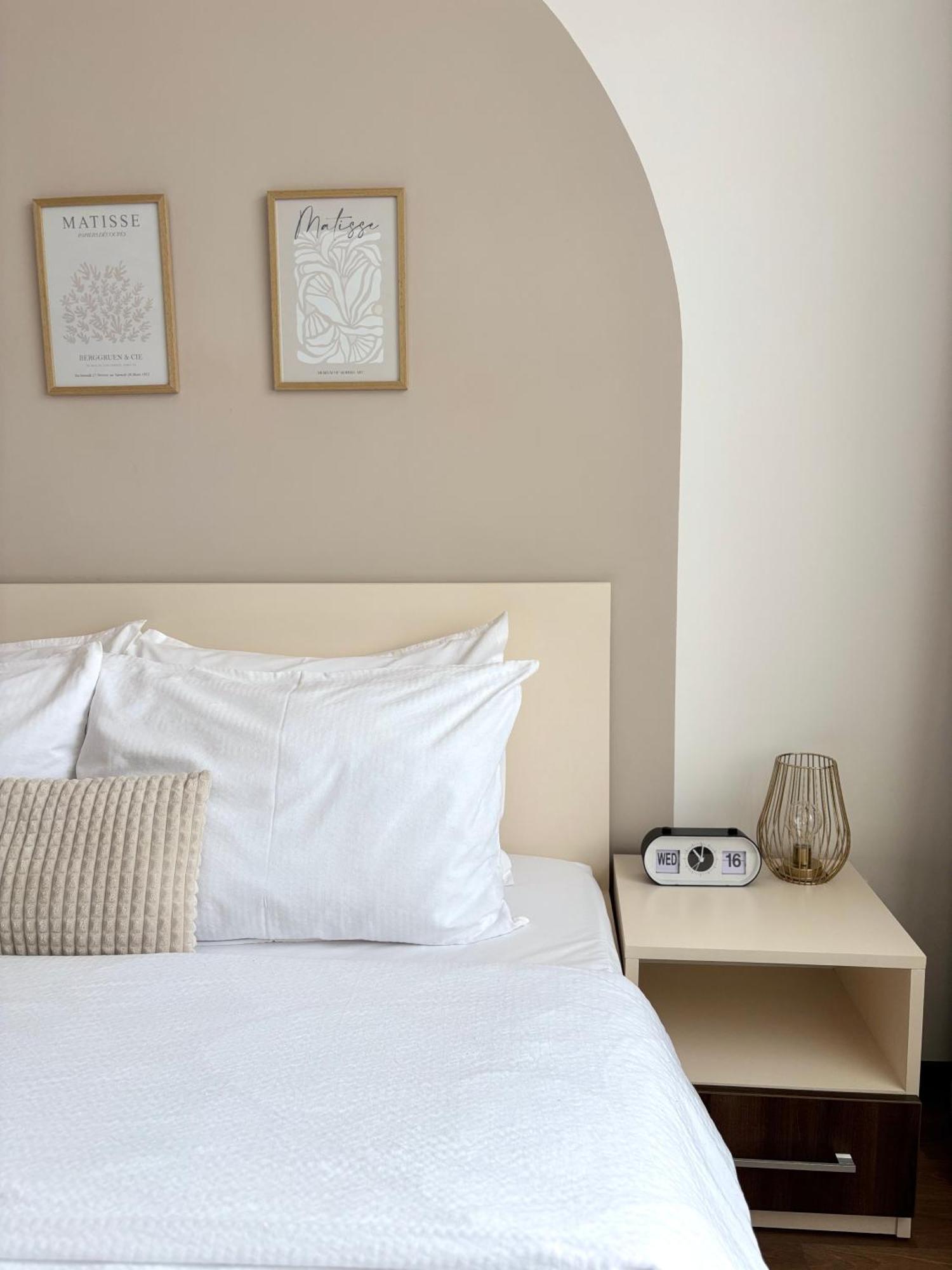 Wanderlust Home Cream, Rasnov Apt For 4, Wifi And Free Parking Eksteriør bilde