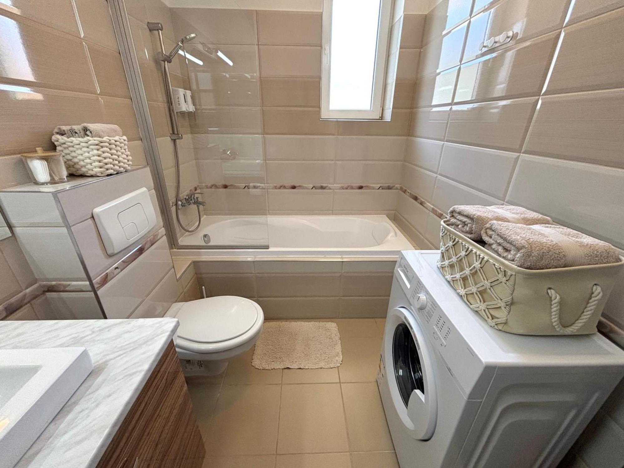 Wanderlust Home Cream, Rasnov Apt For 4, Wifi And Free Parking Eksteriør bilde