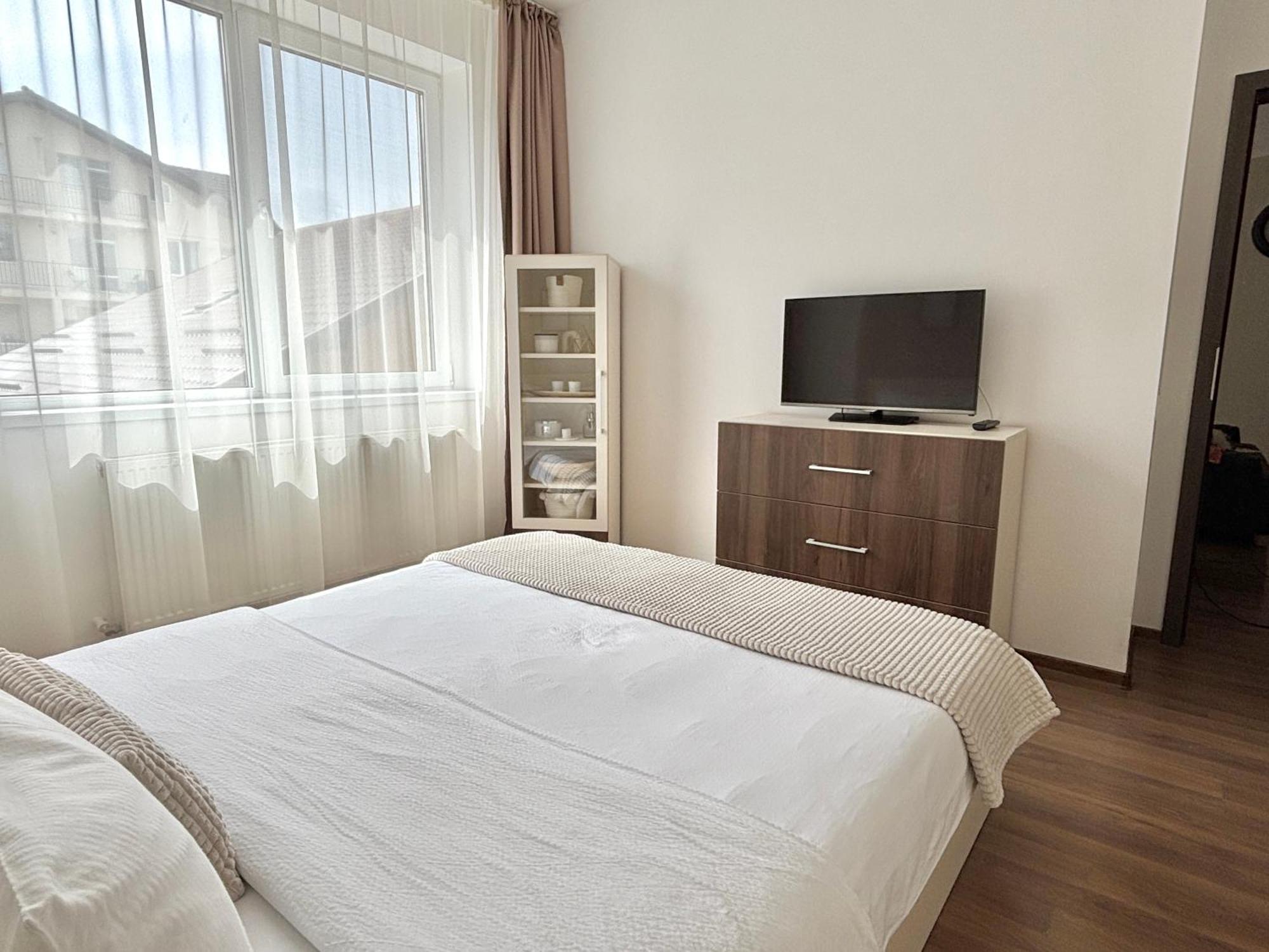 Wanderlust Home Cream, Rasnov Apt For 4, Wifi And Free Parking Eksteriør bilde